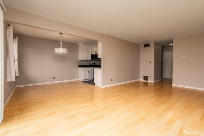 Building Photo - 65 Hermann St