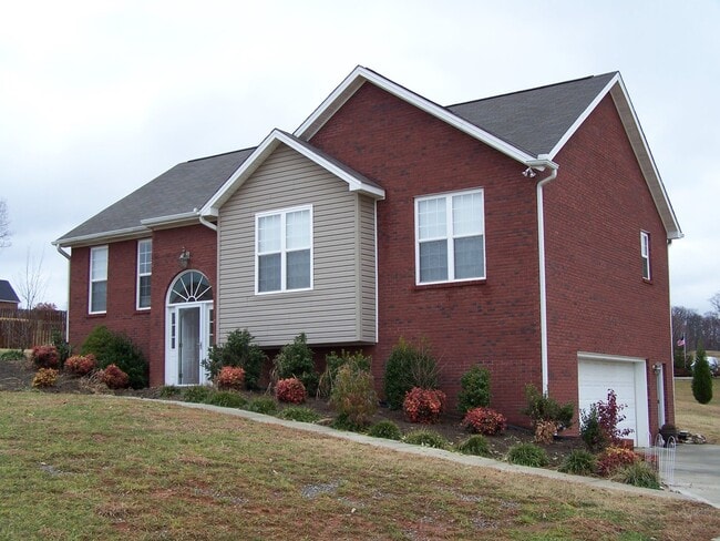 Primary Photo - Charming Mountain Retreat in Seymour, TN!