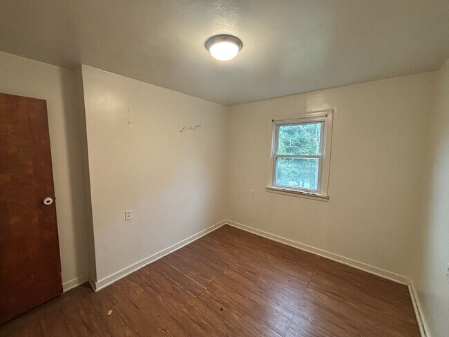 Building Photo - Use Your Tax Return For This Sweetheart of a Deal! Want to stop renting and finally own your own ...