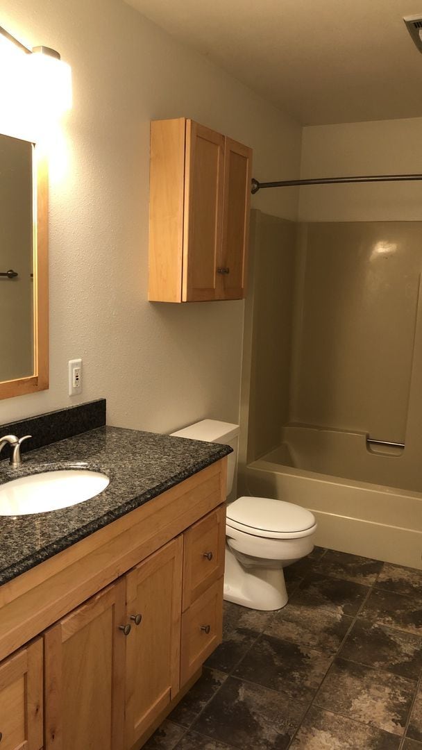 Building Photo - Beautiful Single Level 3/2 Charming NW Corvallis Home