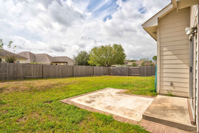 Building Photo - Cozy 3-Bedroom, 2-Bathroom Single Family H...