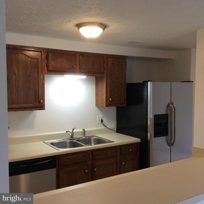 Building Photo - 17050 Capri Ln