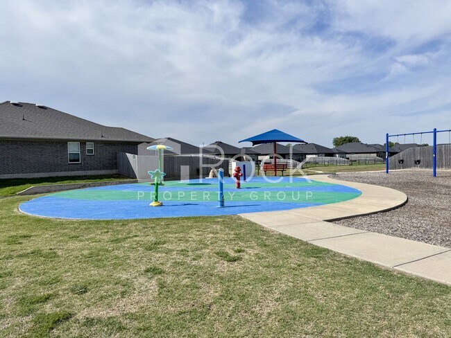 Building Photo - 3-bedroom home with Storm Shelter in Westmoore area