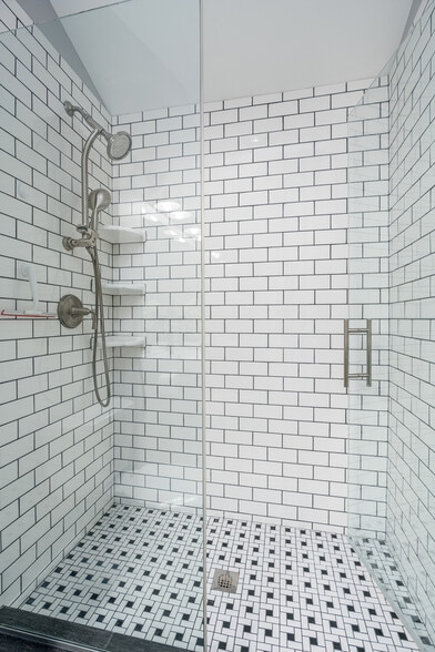 Building Photo - 1440 Millbrook Dr