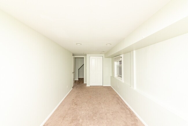 Building Photo - 712 N Willard Ct