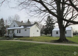 Building Photo - Three Bedroom, One Bathroom