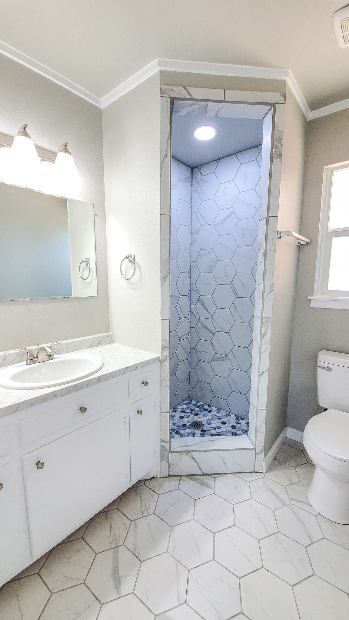 New sink, faucet and shower - 4220 Wayside Ave
