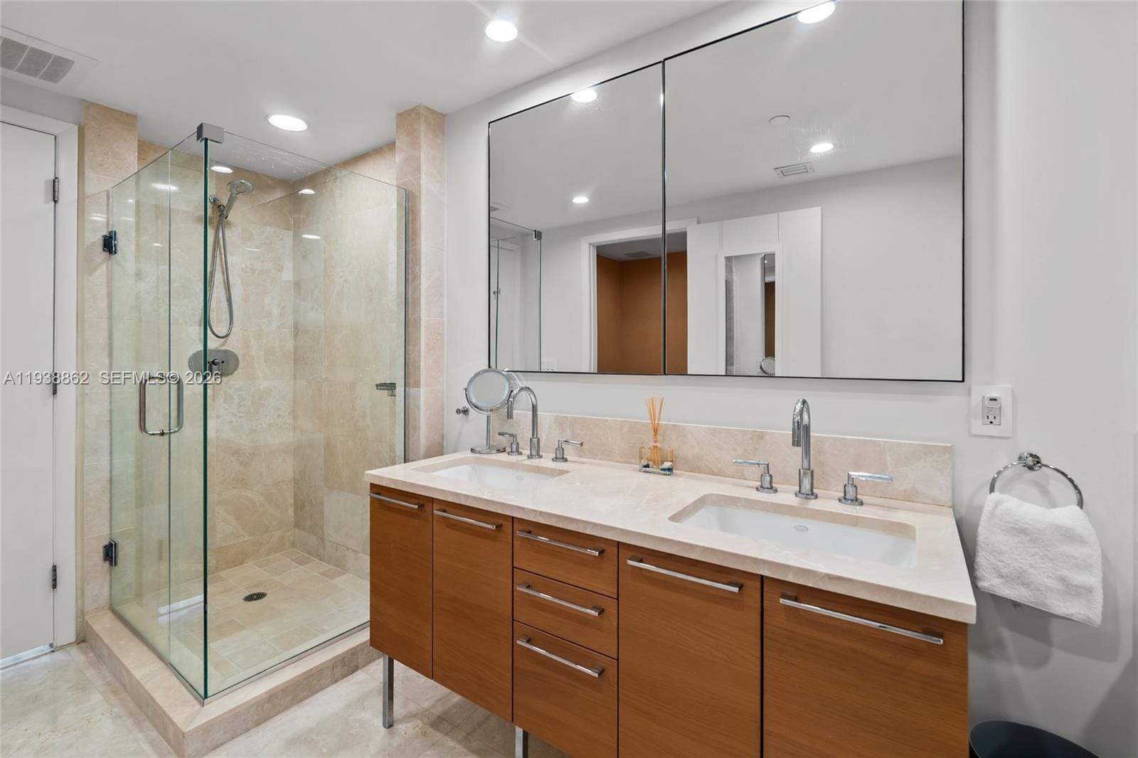 Building Photo - 17001 Collins Ave