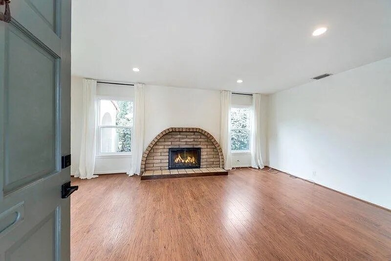 Building Photo - 22051 Crespi St