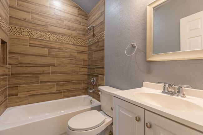 Building Photo - 479 Corliss