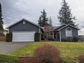 Building Photo - 4703 Cypress Dr