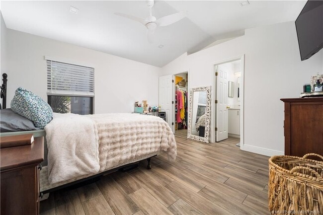 Building Photo - 2141 SW Janette Ave