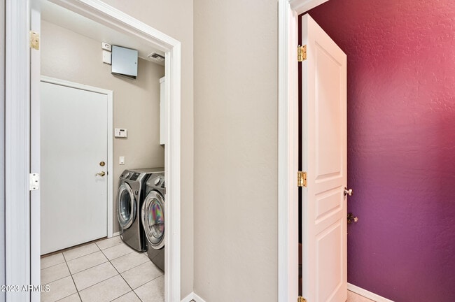 Building Photo - 1453 E Saragosa St