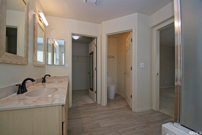 Building Photo - 3035 Bandera Ave