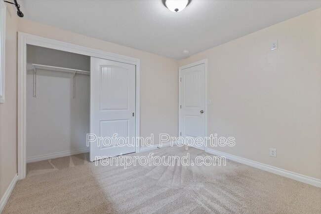 Building Photo - 5860 SW 191st Ave