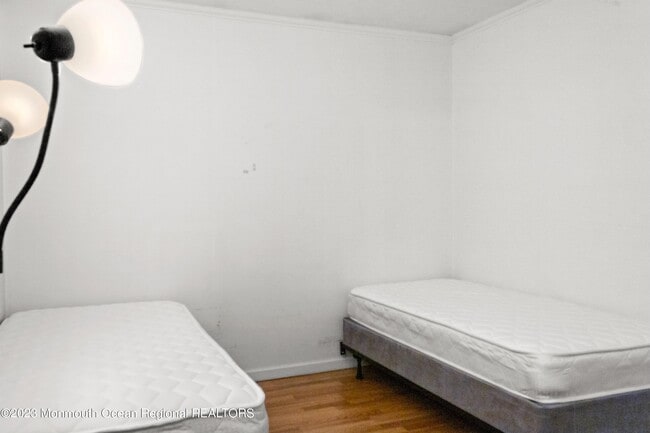 Building Photo - 988 Woodgate Ave