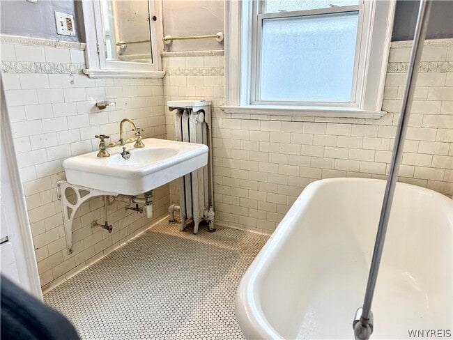 Building Photo - 246 Bryant St