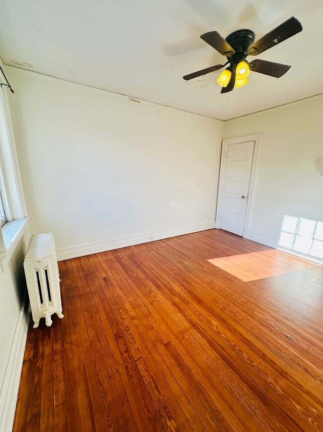 Building Photo - Charming 3bdrm/1.5bth Home Conveniently Located in Richmond's Carytown Area w/Private Balcony!!