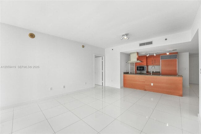 Building Photo - 495 Brickell Ave