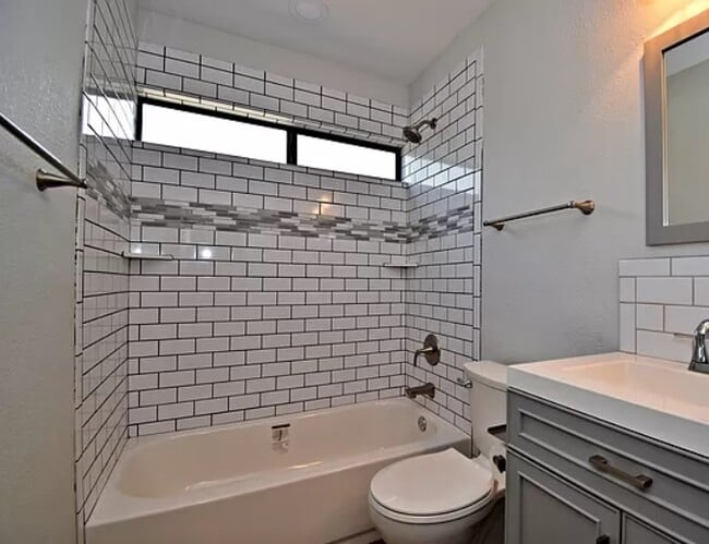 Building Photo - 11906 Los Cerros St