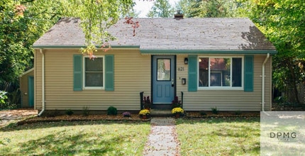 Building Photo - 621 W Hodge Ave