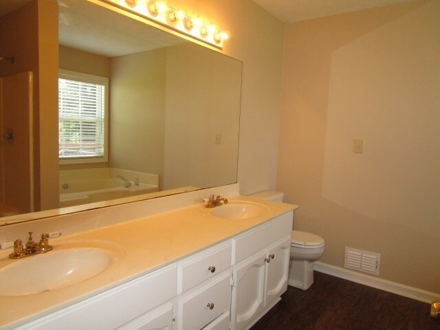 Building Photo - 1097 Trestle Dr