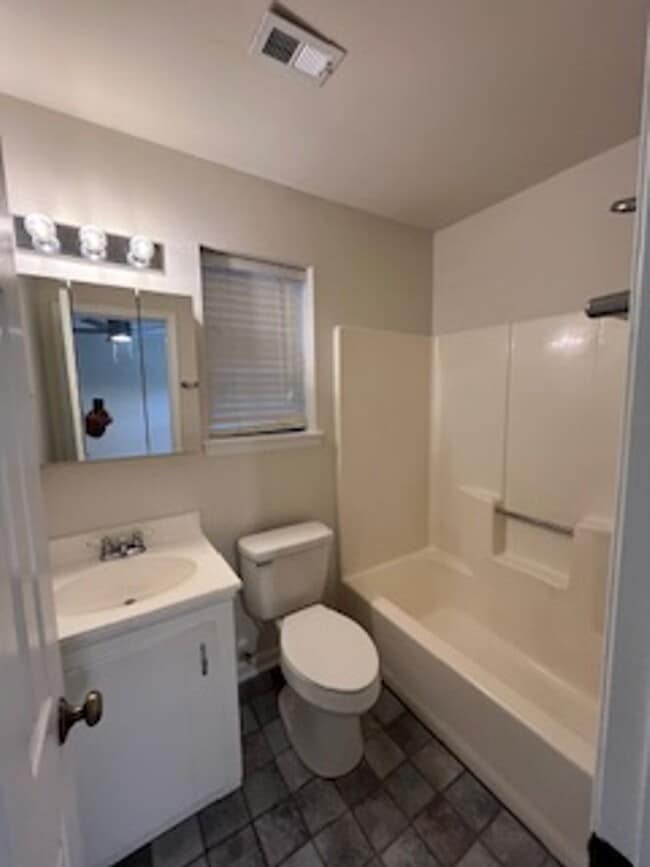 Building Photo - Fantastic Home - James Island