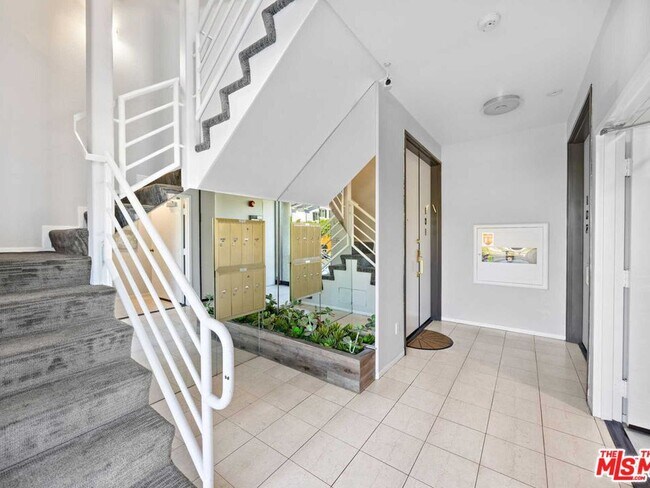 Building Photo - 9836 Vidor Dr