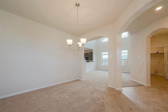 Building Photo - 14633 E Pine Heart Dr