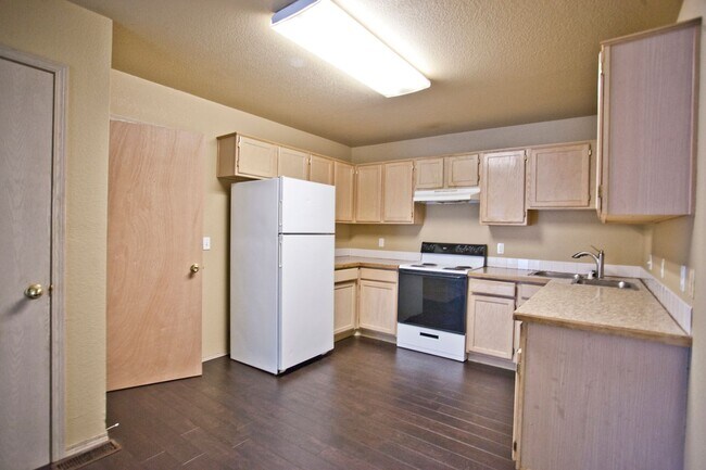 Building Photo - 2484 N Brophy Cir