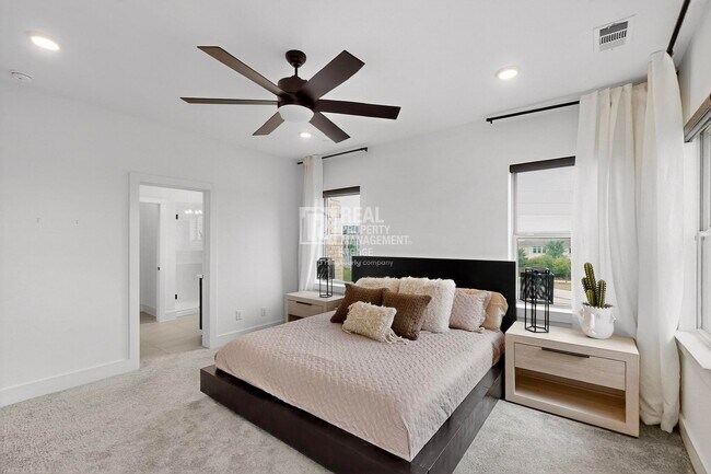 Building Photo - 1077 Maverick Dr