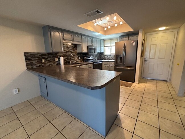 Building Photo - 2 Bedroom - 2 Bath Condo