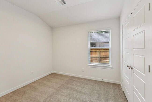 Building Photo - 1940 Velvet Oak Ln