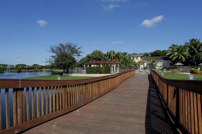 Building Photo - 2406 Centergate Dr