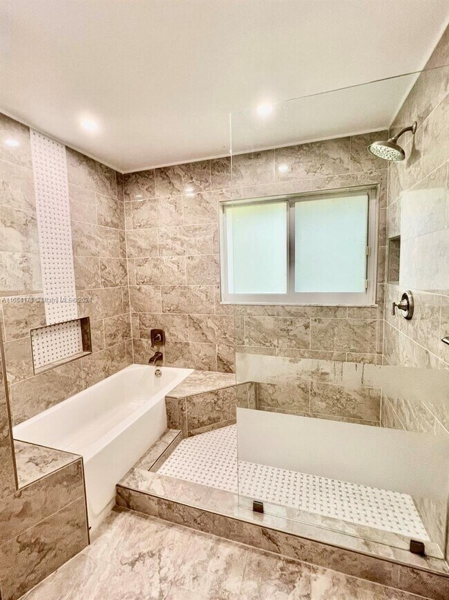 Building Photo - 9941 NW 32nd St