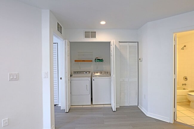 Building Photo - Forest Lake Townhomes 3629-102