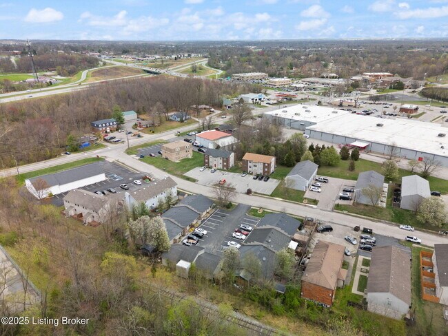 Building Photo - 703 Victoria Ct