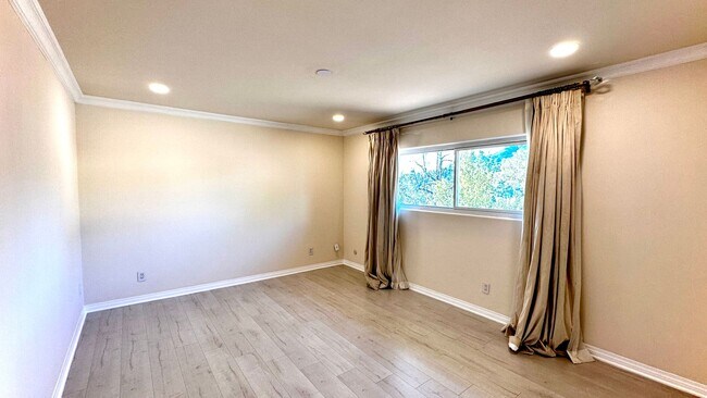 Building Photo - ABSOLUTELY STUNNING ENTERTAINER HOME (4 be...