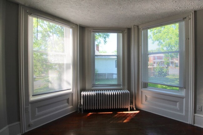 Building Photo - 1 bed, 1 bath apartment for rent in Downtown Harrisonburg!