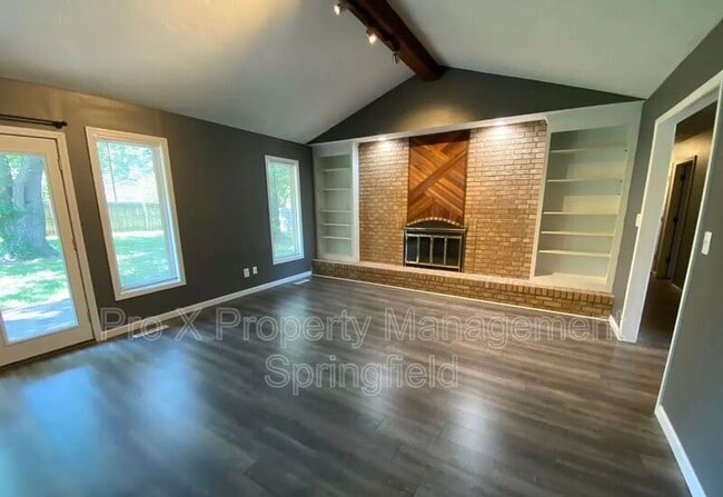Building Photo - 5615 S Farm Rd 163