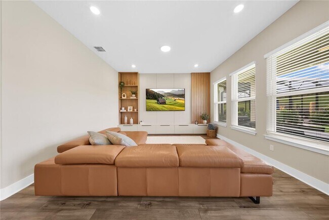 Building Photo - 16055 Silver Brk Wy