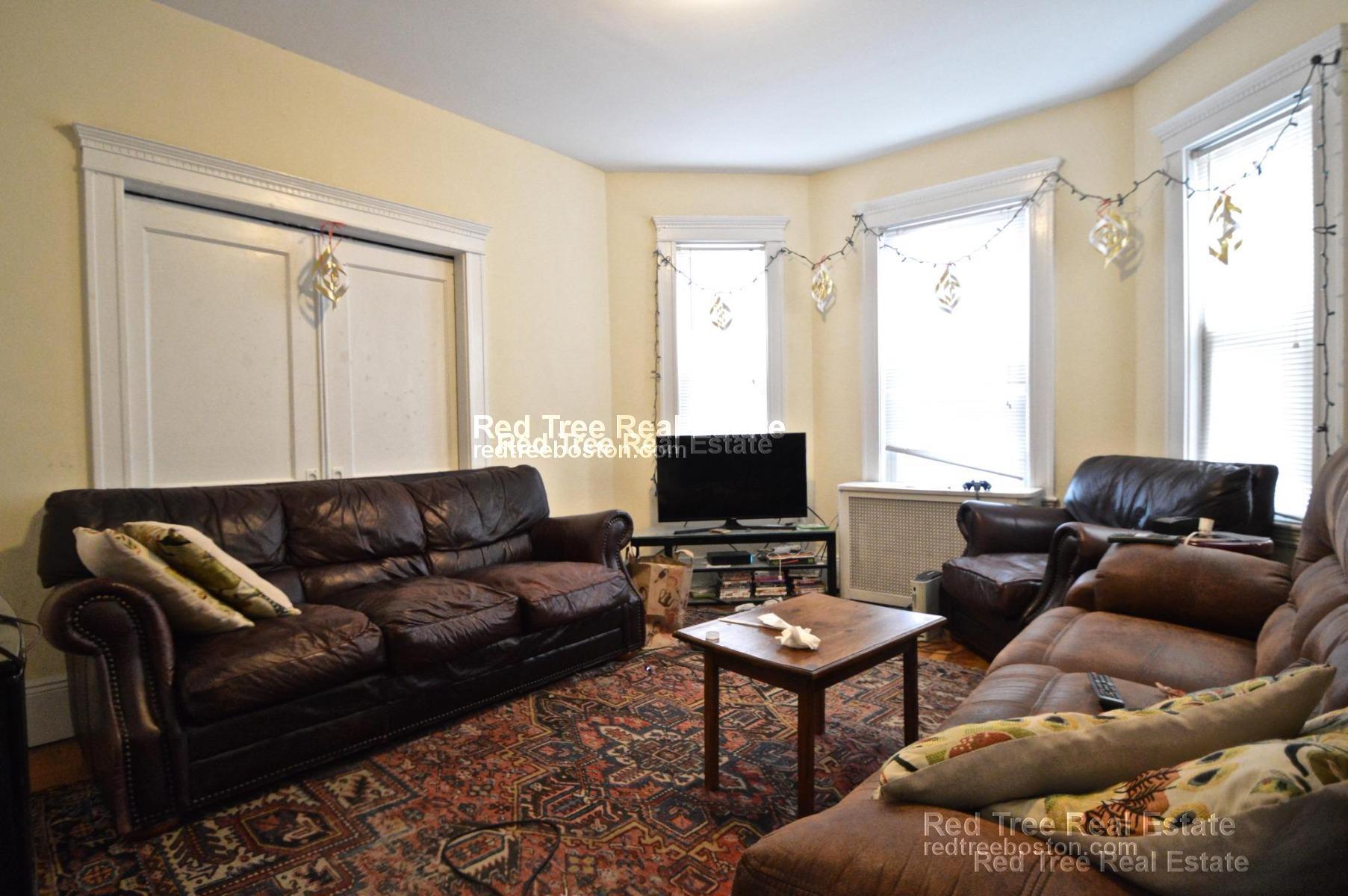 Building Photo - 35 Chester St