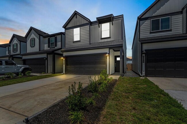 Building Photo - 3213 Crown Gate Dr