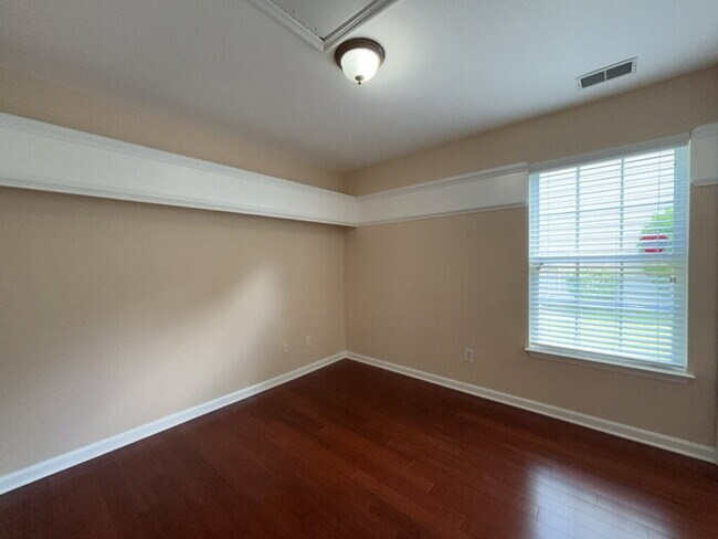 Building Photo - 118 Towering Pine Dr