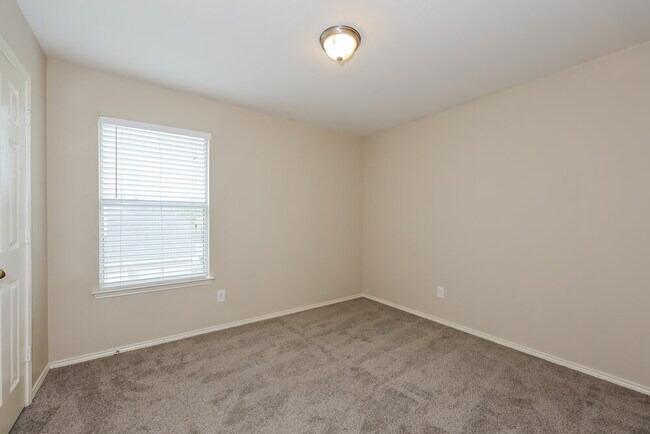 Building Photo - 1108 Germany Dr