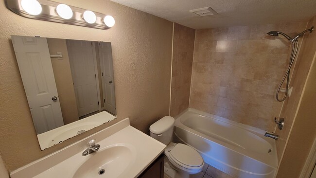 Building Photo - First Floor 1 Bedroom, 1 Bathroom Condo in...