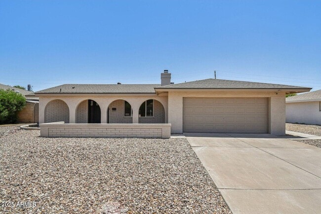 Building Photo - 2519 E Geneva Dr