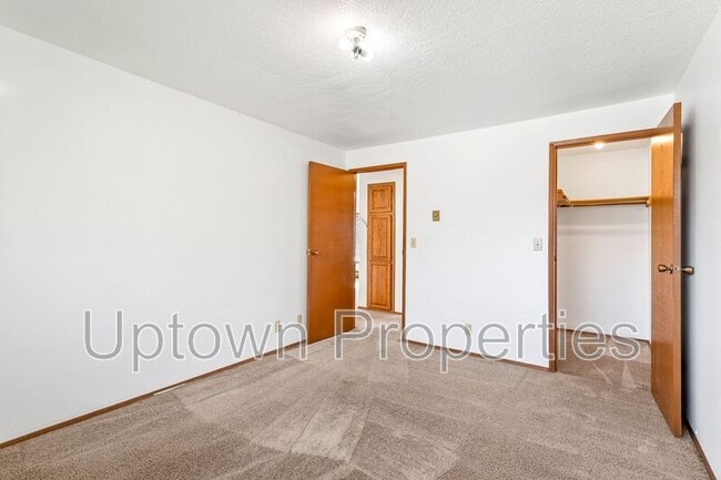 Building Photo - 5660 SW 180th Ave