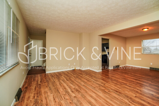 Building Photo - 463 Sherwood Downs S