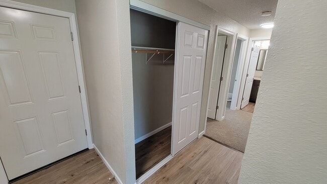 Building Photo - Duplex 12006